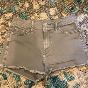 Hollister shorts size 3 w 26!